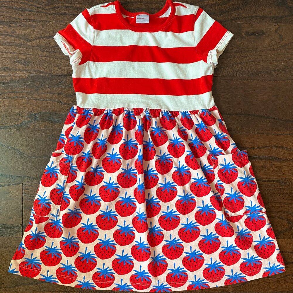 Hanna Andersson Mixie Playdress in Super Strawberries Size 6-7 (120 cm)